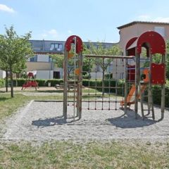 Gülle Attacke auf Spielplatz